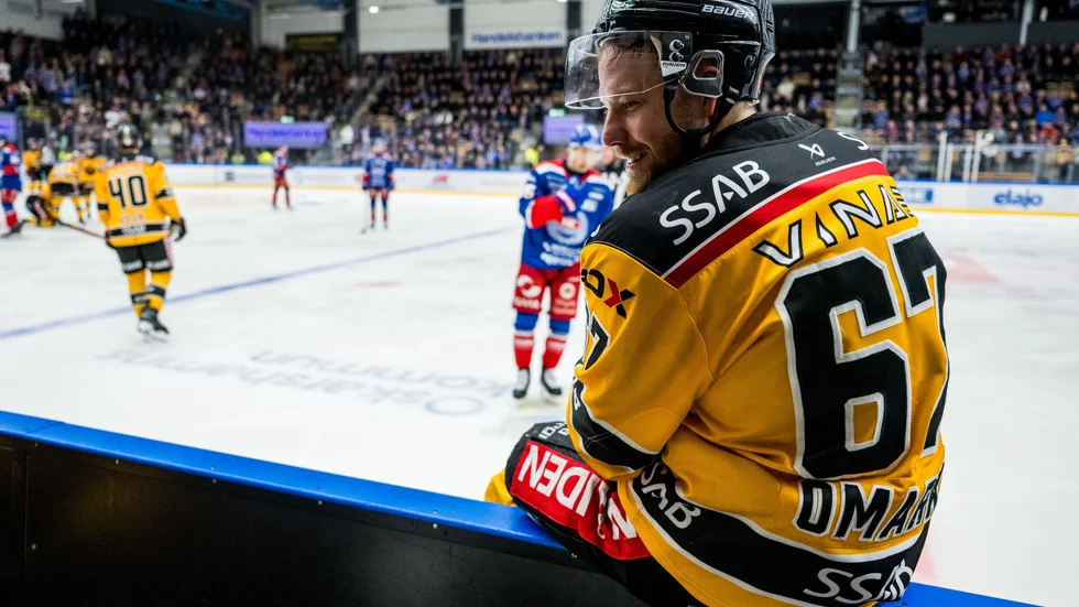 Linus Omark räknar inte med ett återseende med Teemu Hartikainen ännu, men har fler spelare på listan säger han med glimten i ögat.