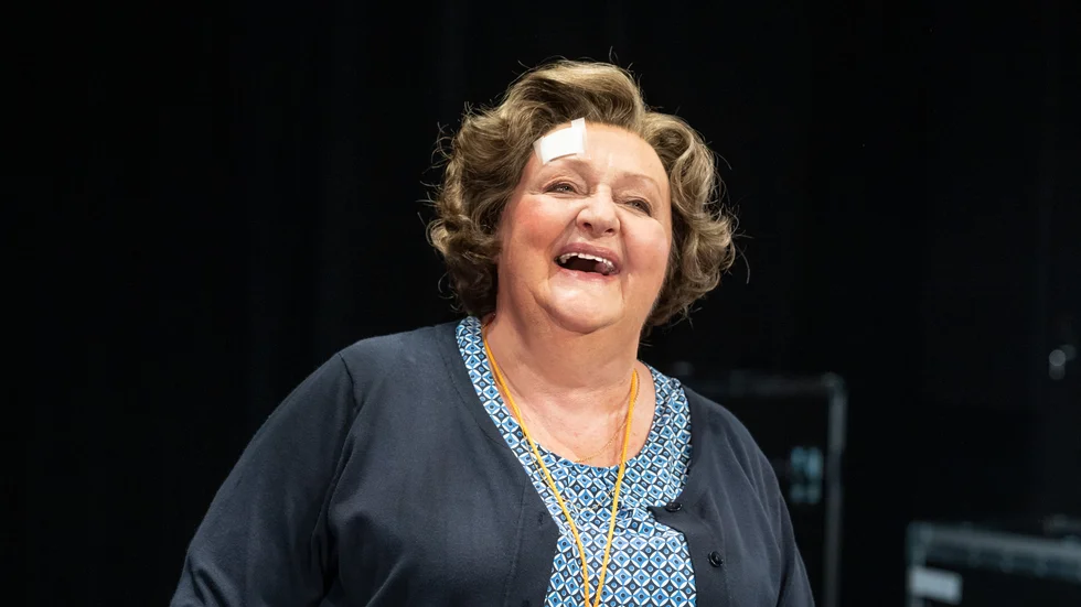 "Britt-Marie var här" är baserad på ett manus av Eva Dahlman utifrån Fredrik Backmans roman.
