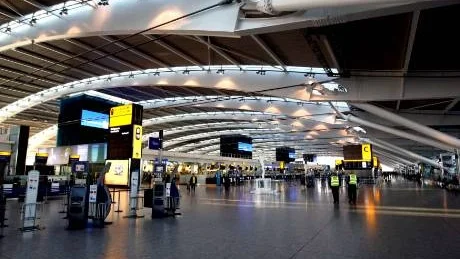 Fast. Heathrowflygplatsen i London, här blev Anton Ylander från Roma fast i flera dygn. Foto: Steve Parsons/AP Photo