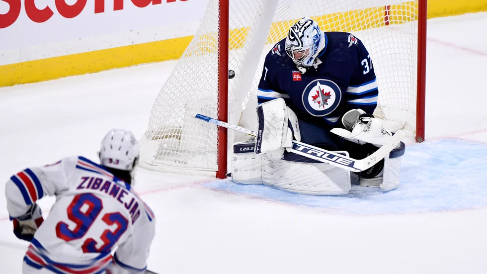 Svenske Mika Zibanejad (93) sköt det avgörande målet i den femte förlängningsminuten när hans New York Rangers bortavann mot Winnipeg natten mot tisdagen.