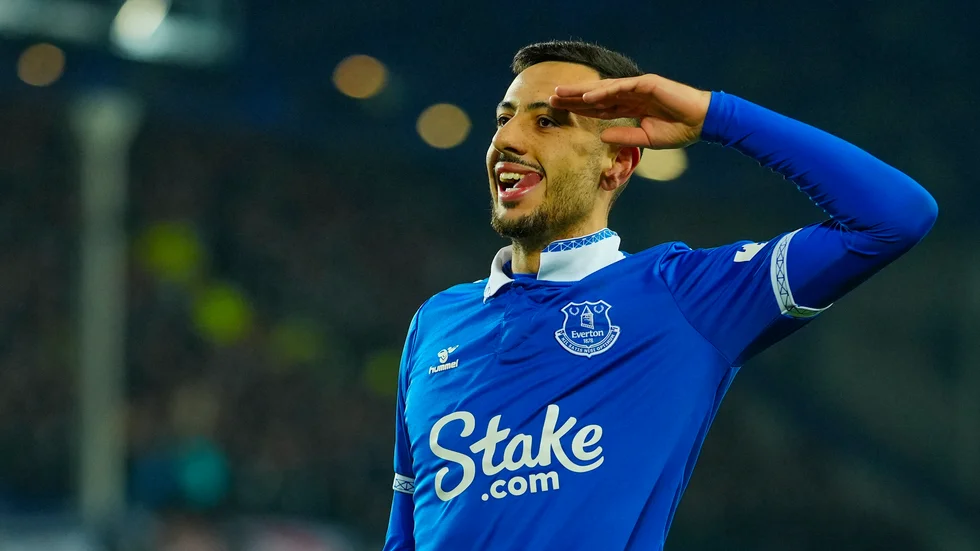 Dwight McNeil firar efter att ha gjort Evertons första mål i 3–0-segern över Newcastle.