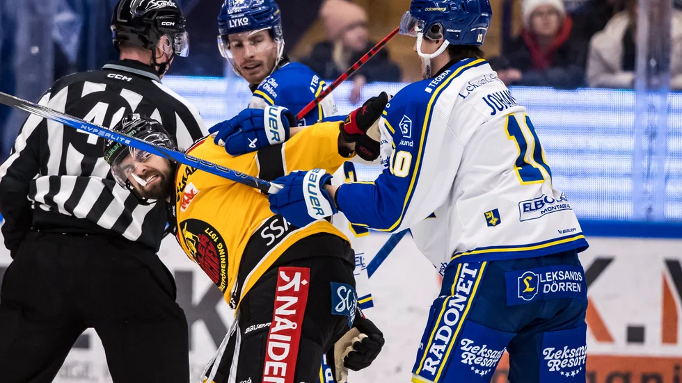 "Den enda återkoppling som jag fått var faktiskt i lördagens match, när en av domarna skämtsamt frågade mig om jag tuggade på ett tuggummi, i stället för att ge mig en varning eller säga till att något varit fel", skriver Frederic Allard i sitt yttrande.