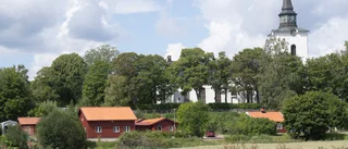 Höll på att klämmas illa i kyrktorn