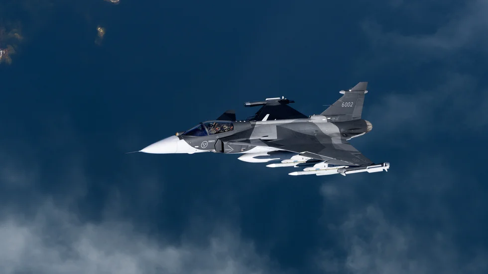 Nya Gripen E ska utrustas med nya funktioner, enligt ett avtalmellan Saab och FMV. 