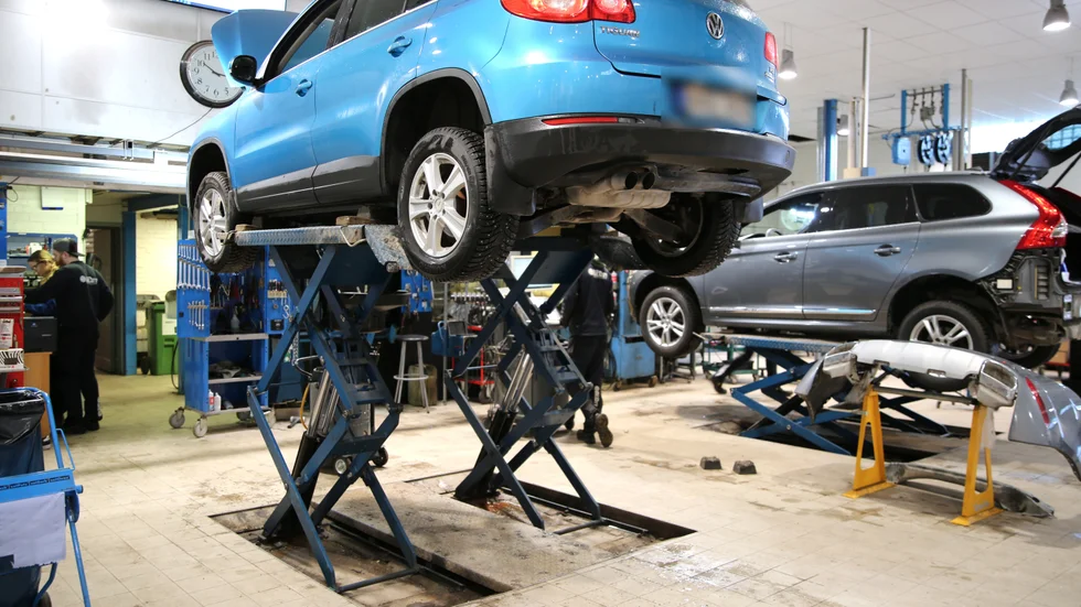 Dagens debattör slår ett slag för motor- och fordonsbranschens alla olika yrken och utbildningar. Några yrken har koppling till  bilverkstäder. Bilverkstaden på bilden har ingen koppling till debattartikelns innehåll utan tjänar bara som illustration. 