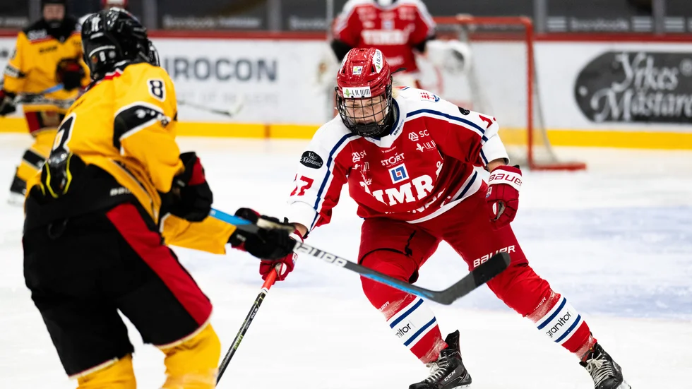 Den tidigare Skellefteå AIK-spelaren Julia Kaldensjö kritiserar Timrå IK efter att tränaren och sportchefen Georgina Farman sparkats.