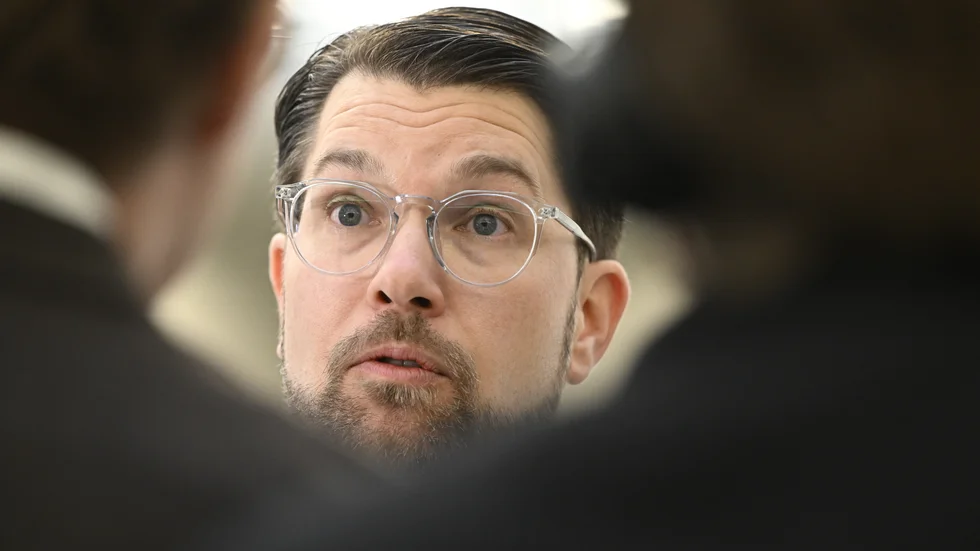 "Om det stämmer att SD vill att Sverige ansluts till Nato – varför gör de då allt för att försvåra processen genom provokativa uttalanden vid de tidpunkter då de skadar inträdesprocessen som mest", undrar insändarskribenterna. 