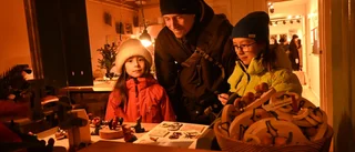 Vi tittade in i tomtens verkstad – så var traditionella marknaden