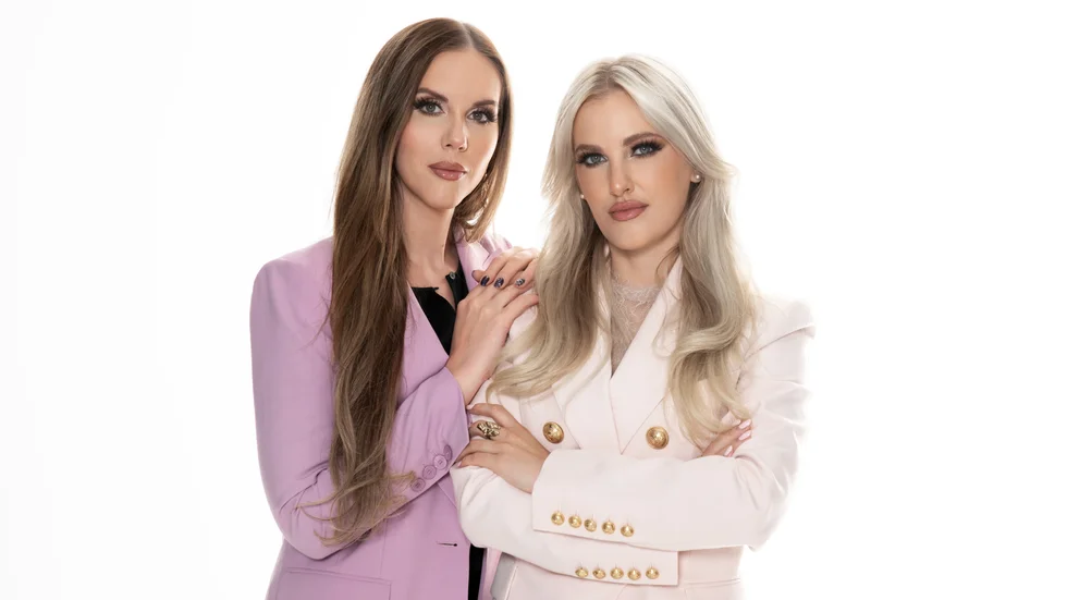 Jenny Borg och Linn Ek gör populära podcasten "Spöktimmen" som prisas i Guldpodden. Pressbild.