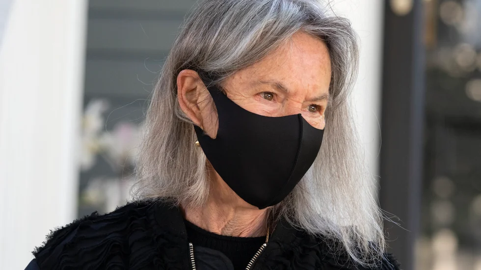 Louise Glück under coronapandemin, som stoppade henne från att själv ta emot Nobelpriset i Stockholm. Arkivbild.