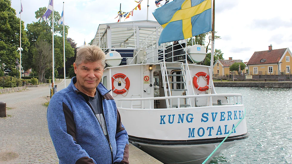 Olaf Svensson, skeppar på turistbåten Kung Sverker, berättar att han har fullt upp att göra på såväl dagskryssningarna mellan Motala och Borensberg och kvällsturerna på Vättern.