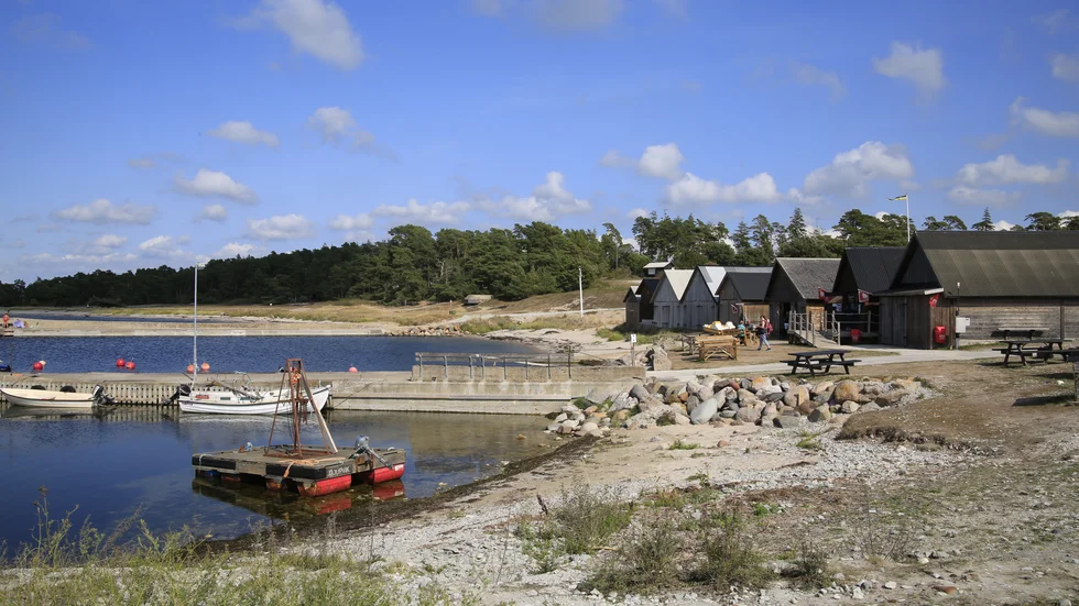 Fiskeläget i Djupvik vid Ekstakusten.