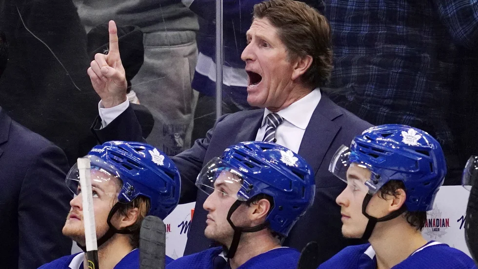Mike Babcock, här som tränare i Toronto, avgår som tränare i Columbus redan innan säsongen startat. Arkivbild.