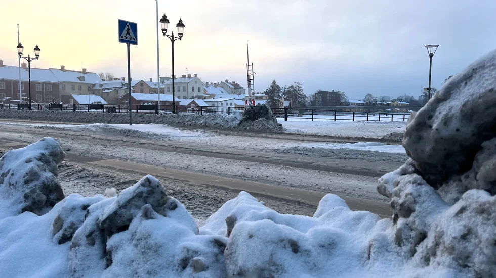 Det ser ut att bli varmare i Eskilstuna och i Strängnäs i början av nästa vecka. Kommer snödrivorna att överleva skiftet över till plusgrader?