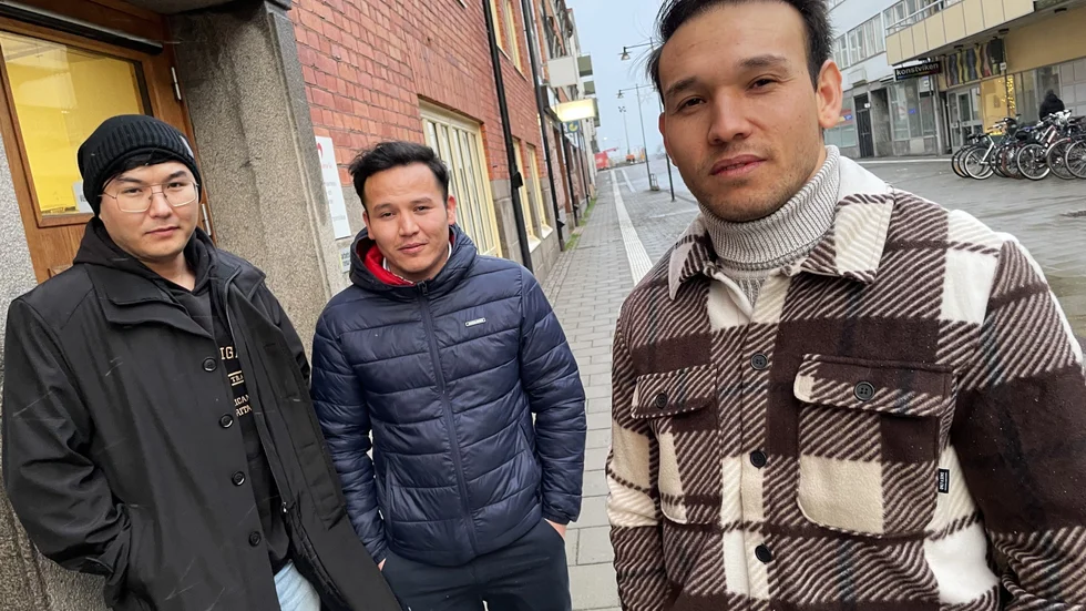 Elias Amiri, Asif Rahimi och Alem Kazimiy kom alla hit i samband med flyktingvågen 2015. De är tacksamma över det bemötande de fick i Västervik från alla människor här. "Vi har bara mött bra människor, aldrig något dåligt", säger Asif. 
