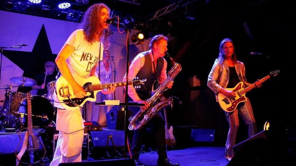 TMS Bowie med Lennart Wåhlin på sång och gitarr har hittat sin nisch: tolkningar av David Bowies låtskatt.