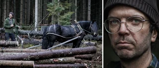 Axel jobbar stenhårt – för att sänka värdet på sin egen skog