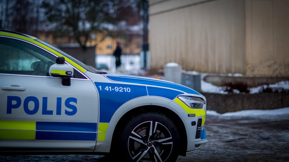 Polisen gör nu en teknisk undersökning av platsen. 