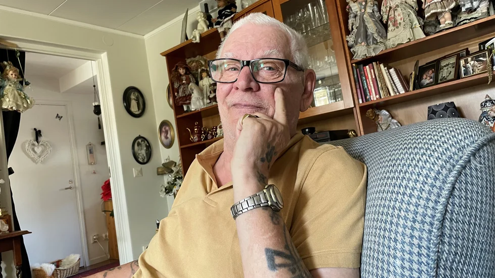 Bysarna-legendaren Kurre Johansson hemma i lägenheten i Visby. 