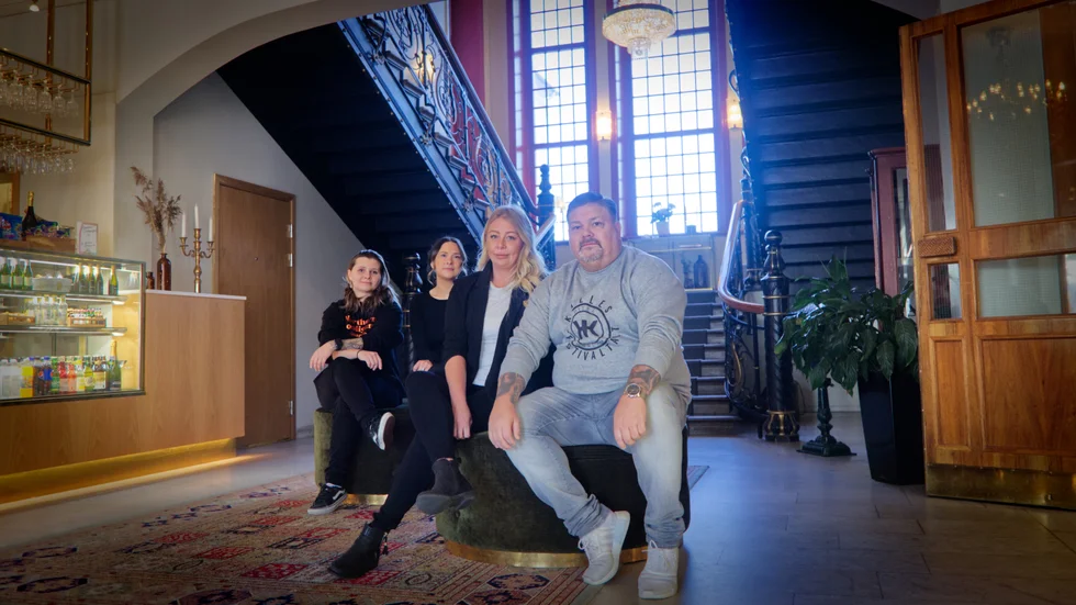 Malin Bäckström, Fanny Sandberg, Malin Gabrielsson och Pontus Öberg siktar mot en "fet hemvändarfest" på juldagen. 