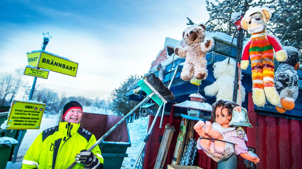 "Installationerna" på miljöstationen i Överkalix har blivit något av en snackis. ”En del besökare tar foton”, säger Anders Matsson.
