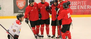 Därför spelar Piteå Hockey matcher i träningströjor