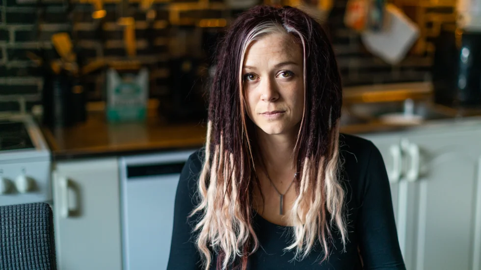 Sabina Trollman är sjukskriven på grund av sin smärta och är kritisk till eftervården.