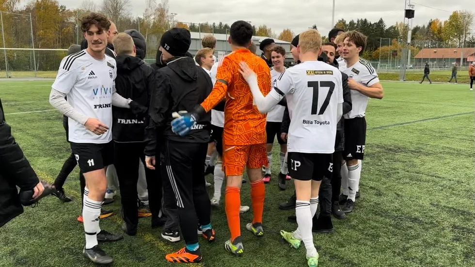 Lättnad i Fanna BK efter det lyckliga slutet mot Vallentuna och första segern på en och en halv månad.