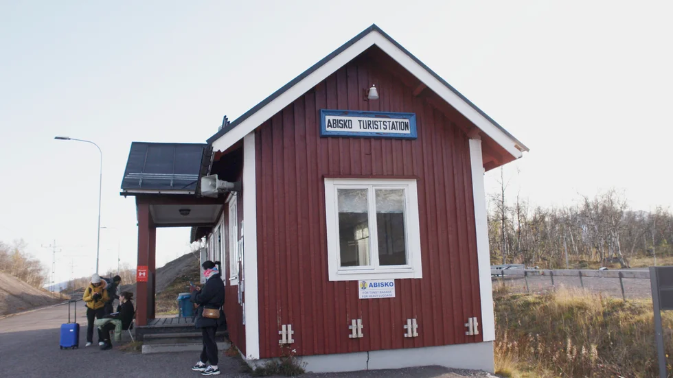 Abisko besöks av 50 000 människor varje år, men där finns också 150 personer som bor och lever sina liv på orten.