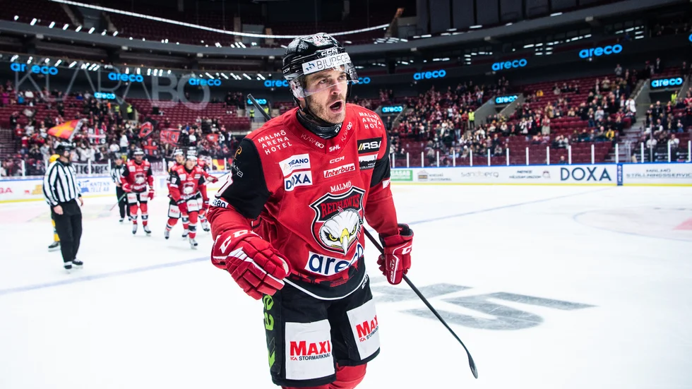 Lance Bouma jublar efter ett mål i Malmö i fjol. Nu är det klart att kanadensaren spelar i Linköping resten av säsongen.