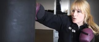 Har svart bälte i kickboxning – slog sig fri från våldet hemma