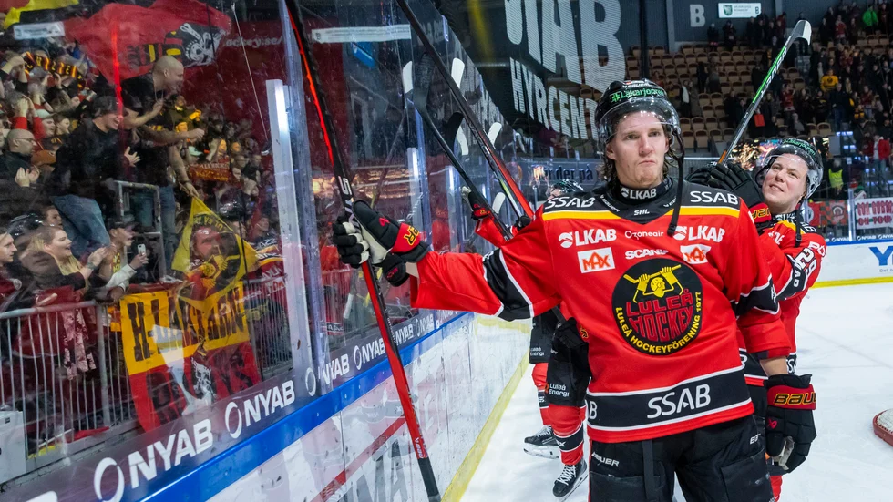  Marcus Hardegård och Erik Gustafsson jublar efter  lördagens ishockeymatch i SHL mellan Luleå HF och Frölunda HC i Coop Norrbotten Arena.