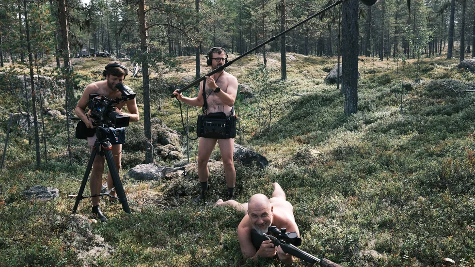 Markoolio, som ofta jagar i Arjeplog, tog av sig rubbet för att ställa upp på bild i Jutiskalendern.