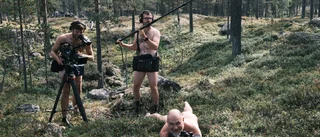 Markoolio kastar kläderna i Jutiskalendern