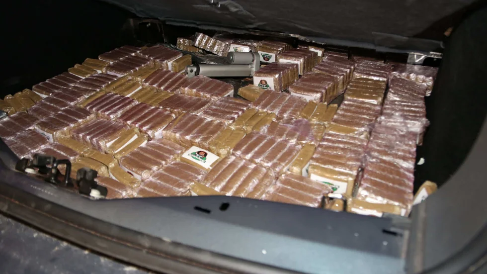 I bilens bagageutrymme hittade polisen 37 kilo hasch. (Bilden är hämtad ur förundersökningen.) 