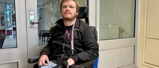 Varken toalett eller hiss för rullstolsburna Emil