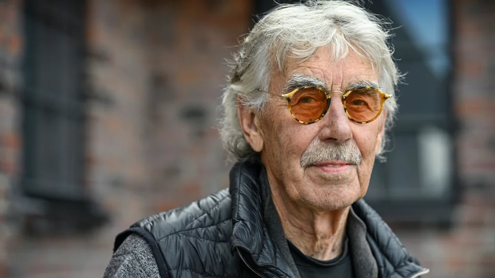 Lasse Åberg har skrivit självbiografin "Samlade fragment ur ett spretigt liv".