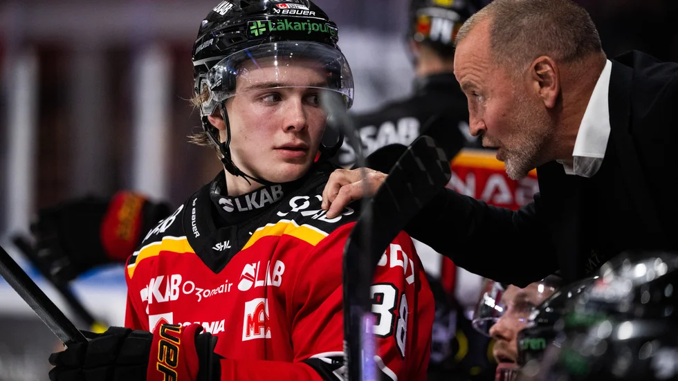 Olli Nikupeteri och tränare Thomas Berglund. (arkivbild)