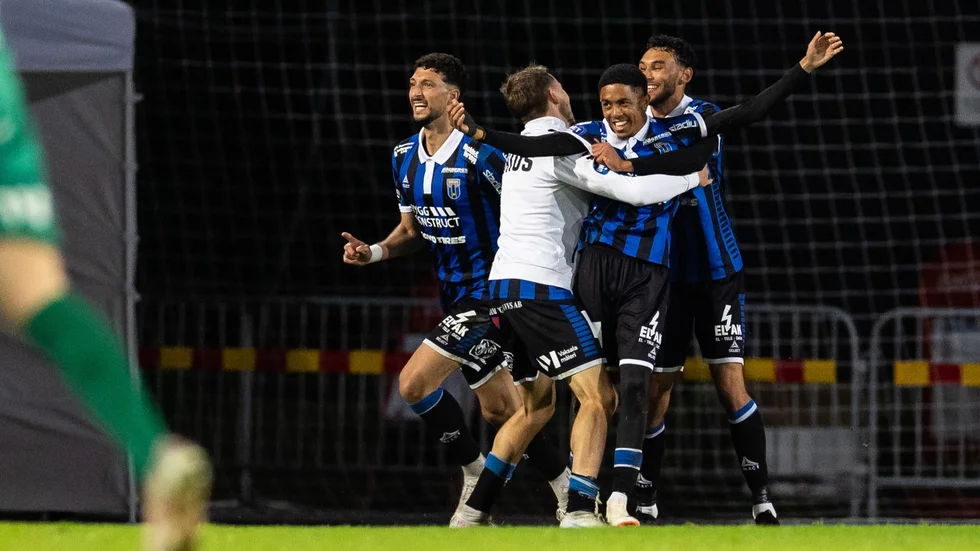 Siriusjubel efter matchens enda mål på tilläggstid genom Tashreeq Matthews.