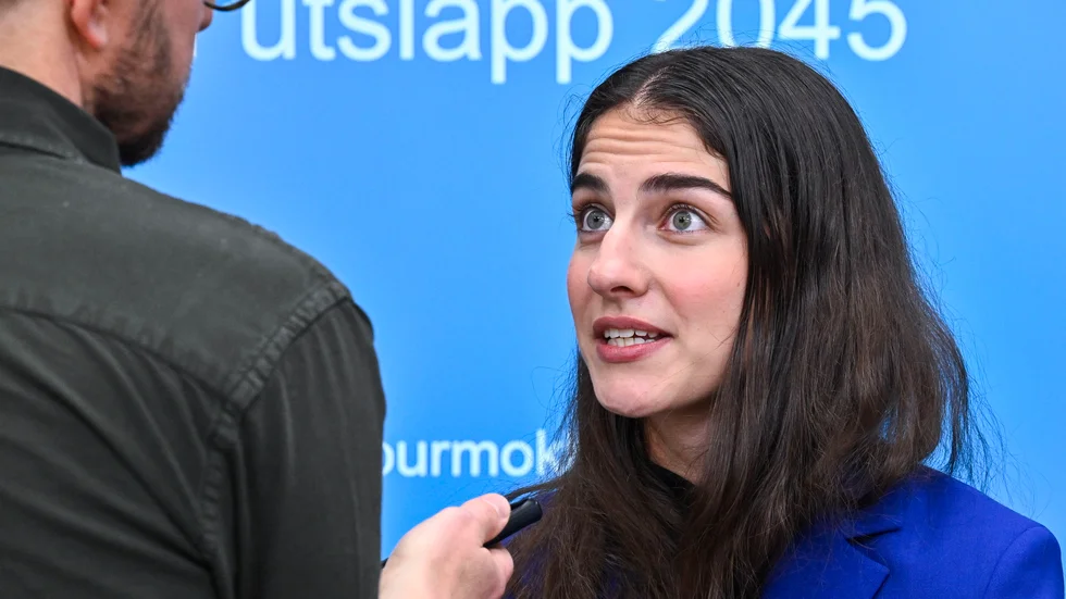 Romina Pourmokhtari har haft ett intensivt år som klimat- och miljöminister. Regeringsskiftet innebär på kort sikt att utsläppen lär öka från vägtransporter men på lite längre sikt ökar chansen för mer fossilfri el och en enig riksdag bakom klimatmålet om netto noll utsläpp 2045. 