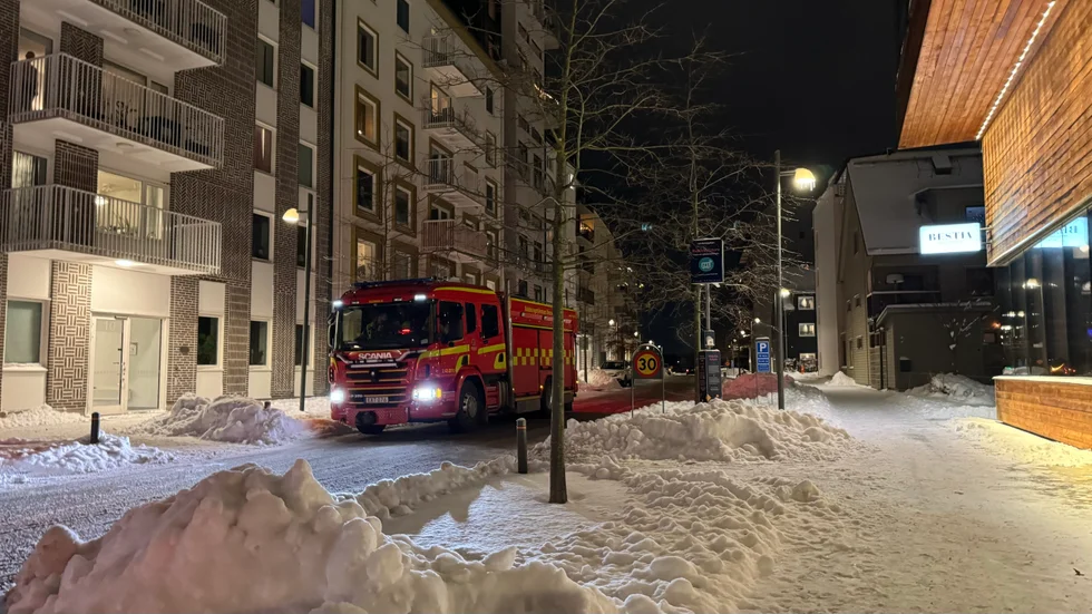 Räddningstjänsten på plats i Vallastaden. 