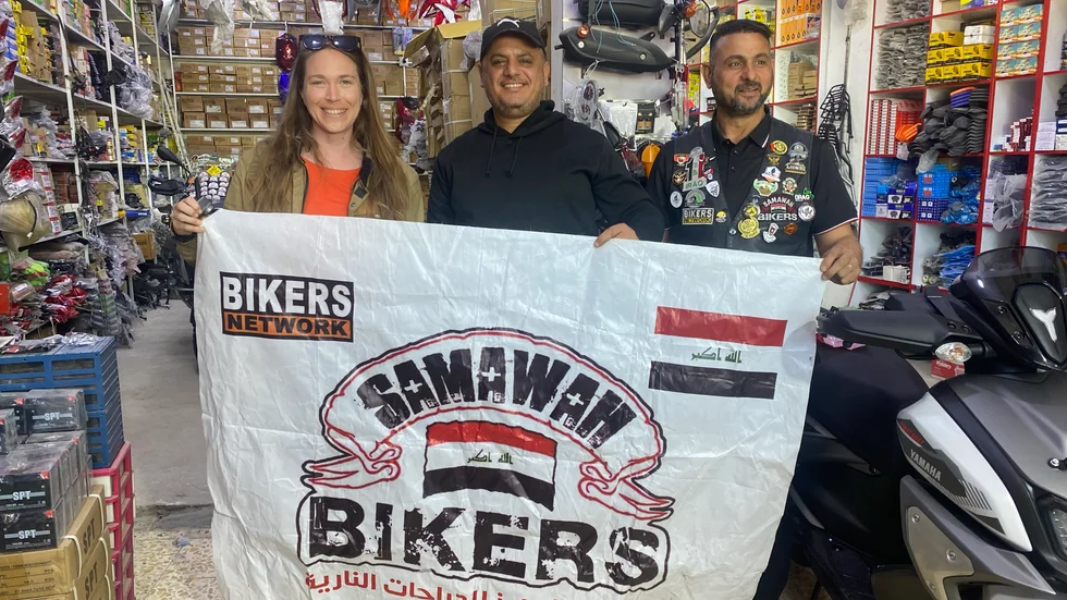 Ali och Sermat i Irak är två hjältar som gjorde en rejäl service på Kristinas motorcykel. De vägrade sedan att ta emot pengar när hon ville betala. 