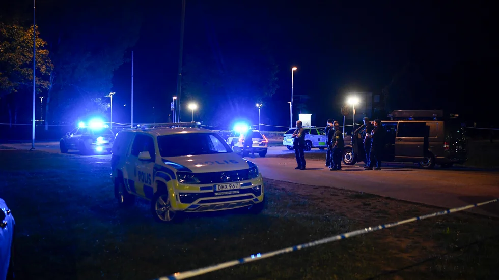 En man sköts i Upplands-Bro norr om Stockholm på tisdagskvällen.