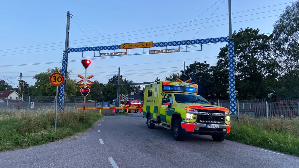 Tidigt på torsdagsmorgonen blev en person påköd av ett tåg vid en järnvägsövegång i Norrköping. (Bilden är en genrebild som inte visar den aktuella olycksplatsen).