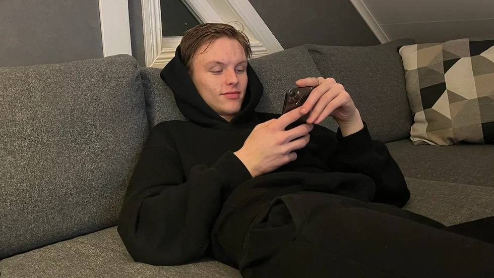 Melker Johansson kommer spendera mycket tid i soffan framöver då han återhämtar sig efter en operation i ryggen.