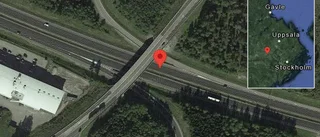 Trasig personbil stör trafiken på E18