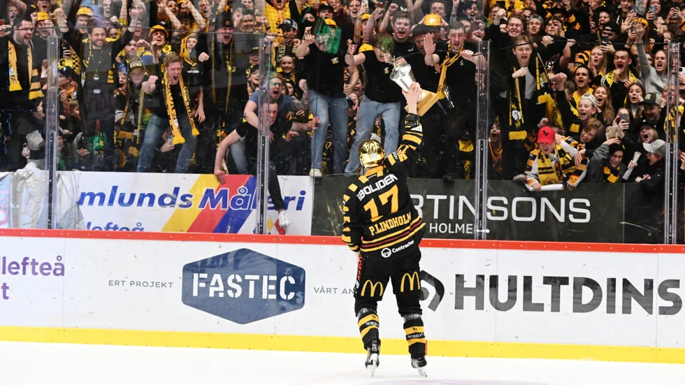 Pär Lindholm fick, efter många finalförluster och SM-silver, till slut äntligen lyfta Le Mat-pokalen.