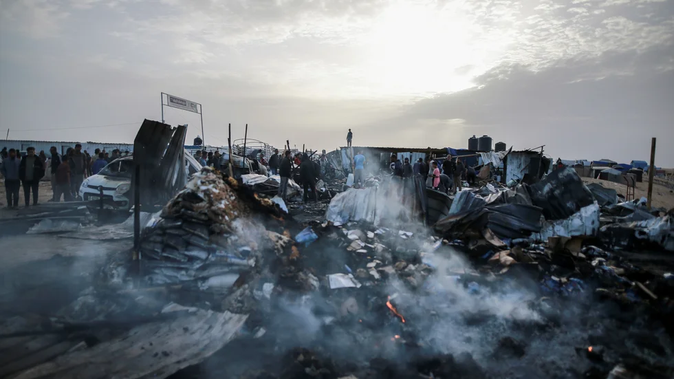 Ett tältläger i Rafah i södra Gazaremsan träffades i räden.