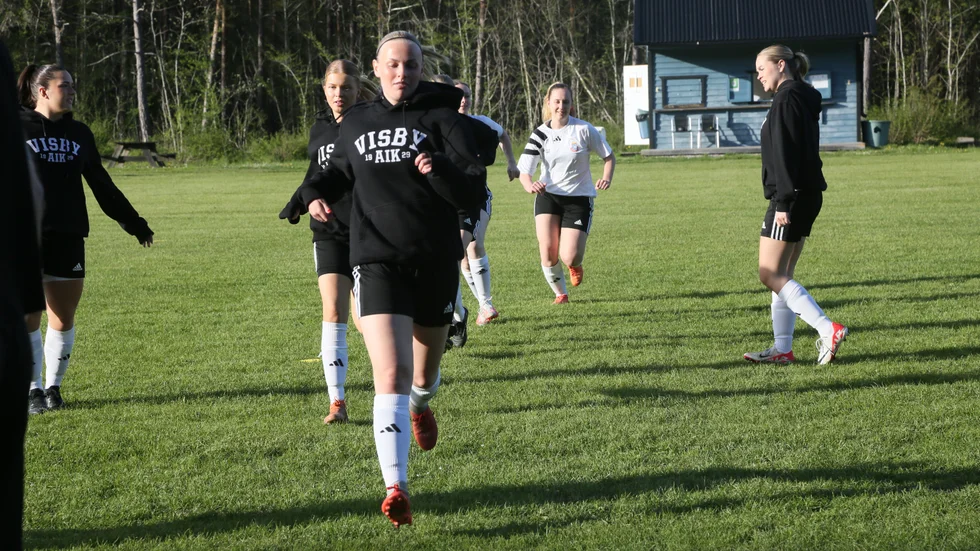 Visby AIK har beslutat att dra sig ur division 3 Stockholm. Istället blir det spel i Gotlandsfyran dam.