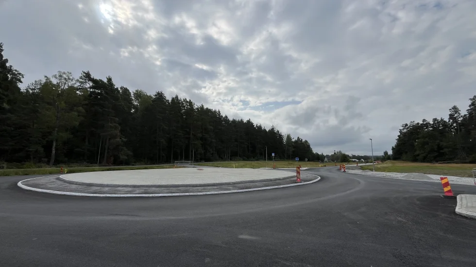 Såhär ser rondellen i Grebo ut för tillfället. Blir det ett troll som får pryda platsen?